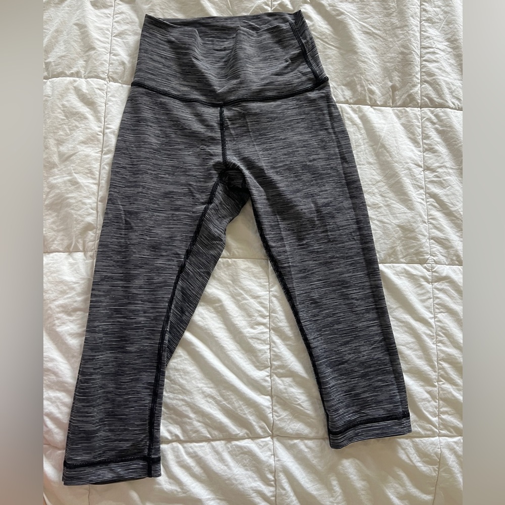 LULULEMON Cropped Leggings Size 4
